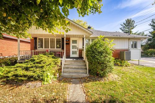 995 Rue Coderre  Longueuil (Saint-Hubert), QC J3Y 4N3