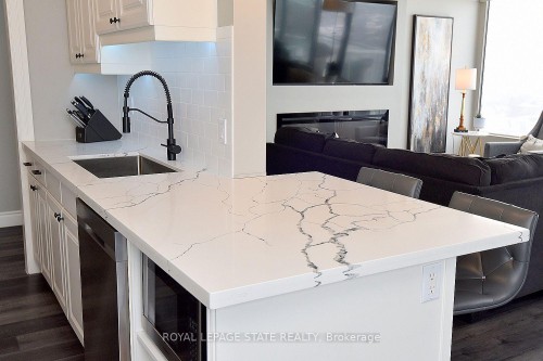 1707-75 Queen Street N, Hamilton, ON - Indoor Photo Showing Kitchen