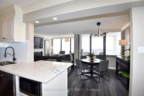 1707-75 Queen Street N, Hamilton, ON - Indoor Photo Showing Kitchen With Upgraded Kitchen