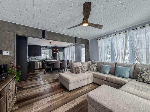 Salon - 392 Rue St-Paul, Brownsburg-Chatham, QC - Indoor Photo Showing Living Room