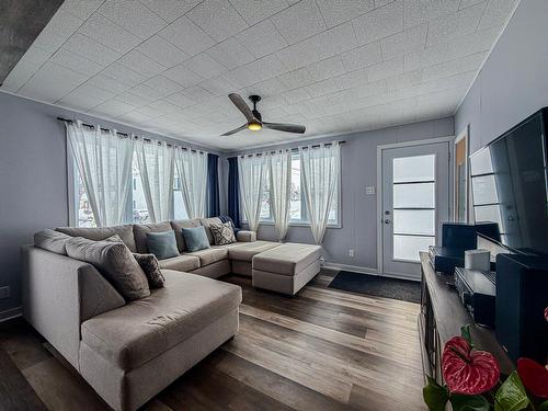 Salon - 392 Rue St-Paul, Brownsburg-Chatham, QC - Indoor Photo Showing Other Room