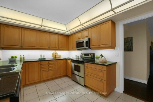 707-89 Skymark Drive, Toronto, ON - Indoor Photo Showing Kitchen With Double Sink