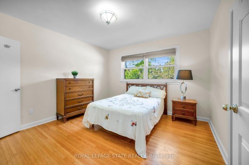 128 Oneida Boulevard, Hamilton, ON - Indoor Photo Showing Bedroom