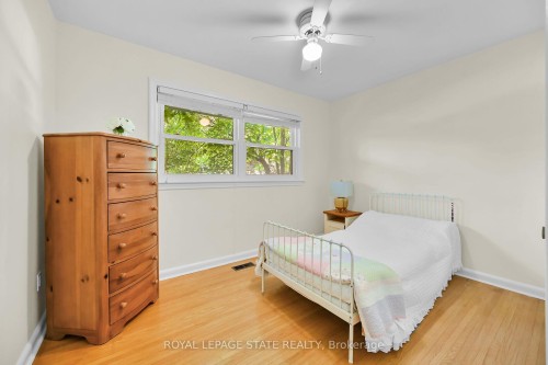 128 Oneida Boulevard, Hamilton, ON - Indoor Photo Showing Bedroom