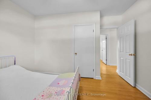 128 Oneida Boulevard, Hamilton, ON - Indoor Photo Showing Bedroom