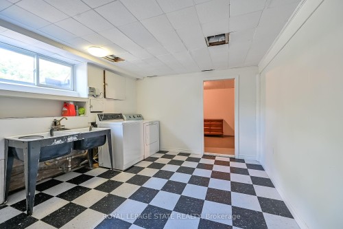 128 Oneida Boulevard, Hamilton, ON - Indoor Photo Showing Laundry Room