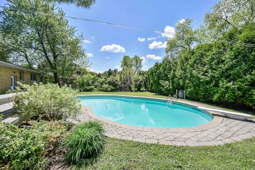 128 Oneida Boulevard, Hamilton, ON - Outdoor With In Ground Pool