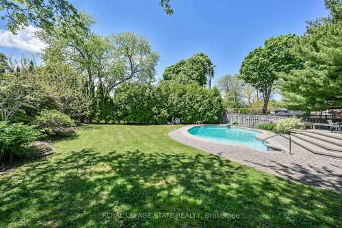 128 Oneida Boulevard, Hamilton, ON - Outdoor With In Ground Pool