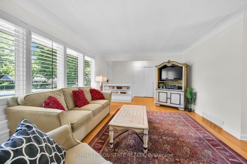 128 Oneida Boulevard, Hamilton, ON - Indoor Photo Showing Living Room