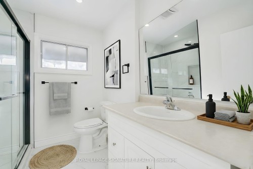 21 Prestbury Street, Toronto, ON - Indoor Photo Showing Bathroom