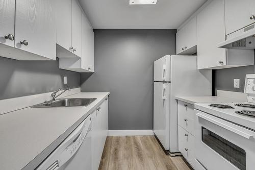 Cuisine - 210-600 Av. Wilfrid-Laurier, Québec (La Cité-Limoilou), QC - Indoor Photo Showing Kitchen