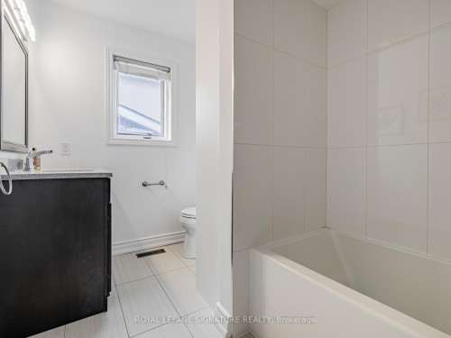 158 Bowie Avenue, Toronto, ON - Indoor Photo Showing Bathroom