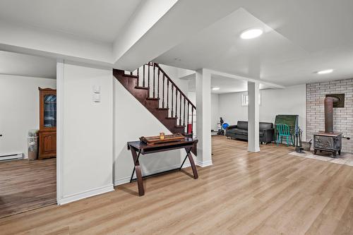 Salle familiale - 46 Rue Rachel, Saint-Colomban, QC - Indoor