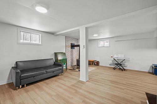 Salle familiale - 46 Rue Rachel, Saint-Colomban, QC - Indoor