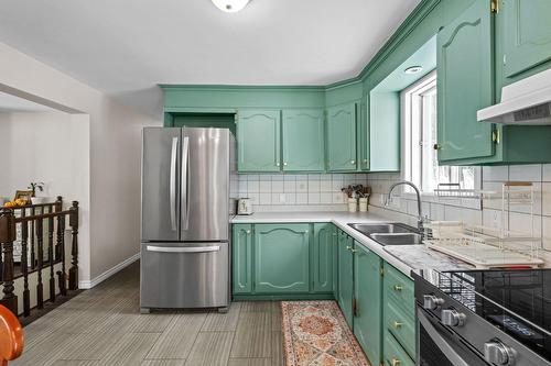 Cuisine - 46 Rue Rachel, Saint-Colomban, QC - Indoor Photo Showing Kitchen With Double Sink