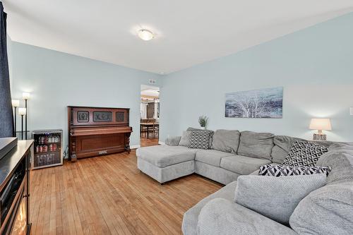 Salon - 465 Rue Principale, Saint-Paul-De-L'Île-Aux-Noix, QC - Indoor Photo Showing Living Room
