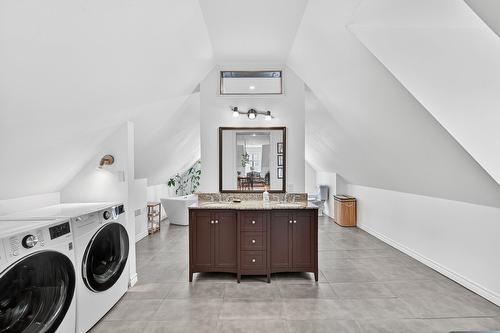 Salle de bains - 465 Rue Principale, Saint-Paul-De-L'Île-Aux-Noix, QC - Indoor Photo Showing Laundry Room