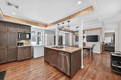 Cuisine - 465 Rue Principale, Saint-Paul-De-L'Île-Aux-Noix, QC - Indoor Photo Showing Kitchen With Double Sink