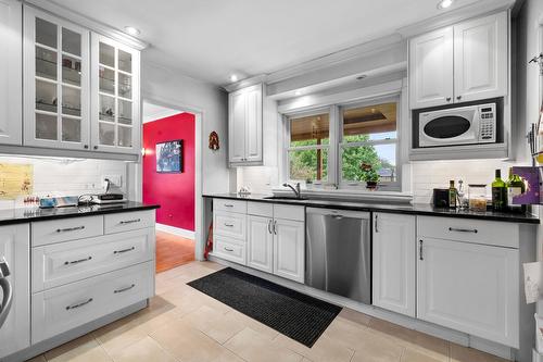 Cuisine - 1743  - 1745 Ch. Canora, Mont-Royal, QC - Indoor Photo Showing Kitchen With Upgraded Kitchen