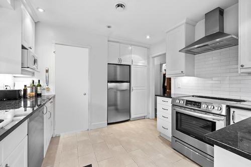 Cuisine - 1743  - 1745 Ch. Canora, Mont-Royal, QC - Indoor Photo Showing Kitchen With Upgraded Kitchen
