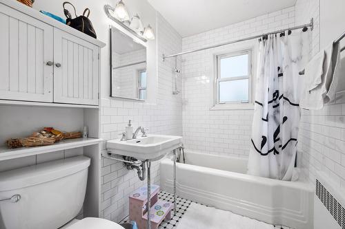 Salle de bains - 1743  - 1745 Ch. Canora, Mont-Royal, QC - Indoor Photo Showing Bathroom