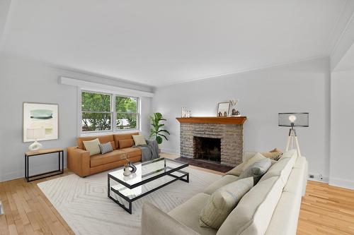 Salon - 1743  - 1745 Ch. Canora, Mont-Royal, QC - Indoor Photo Showing Living Room With Fireplace