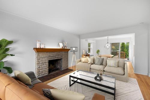 Salon - 1743  - 1745 Ch. Canora, Mont-Royal, QC - Indoor Photo Showing Living Room With Fireplace