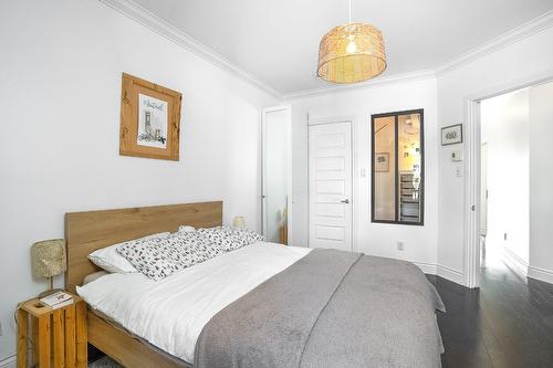 Chambre à coucher principale - 7595 Rue St-André, Montréal (Villeray/Saint-Michel/Parc-Extension), QC - Indoor Photo Showing Bedroom