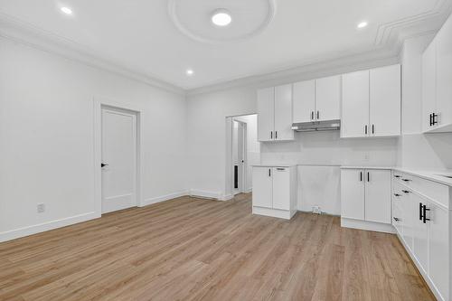 Cuisine - 1752  - 1754 Av. Victoria, Longueuil (Greenfield Park), QC - Indoor