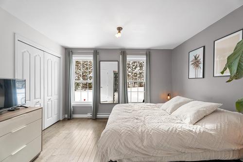 Chambre à coucher principale - 5431  - 5433 Rue Du Beau-Vallon, Val-Morin, QC - Indoor Photo Showing Bedroom