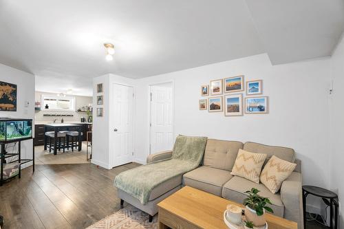 Salon - 5431  - 5433 Rue Du Beau-Vallon, Val-Morin, QC - Indoor Photo Showing Living Room