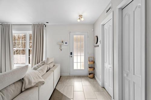 Hall d'entrée/Vestibule - 5431  - 5433 Rue Du Beau-Vallon, Val-Morin, QC - Indoor Photo Showing Other Room