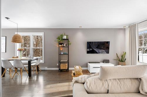 Salon - 5431  - 5433 Rue Du Beau-Vallon, Val-Morin, QC - Indoor Photo Showing Living Room