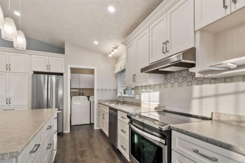 22-901 Kentwood Lane, Saanich, BC 