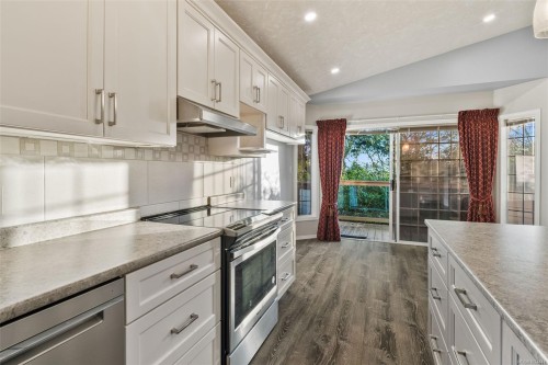 22-901 Kentwood Lane, Saanich, BC 