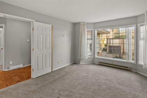 22-901 Kentwood Lane, Saanich, BC 