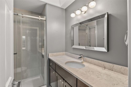 22-901 Kentwood Lane, Saanich, BC 