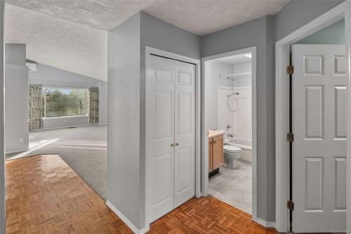 22-901 Kentwood Lane, Saanich, BC 