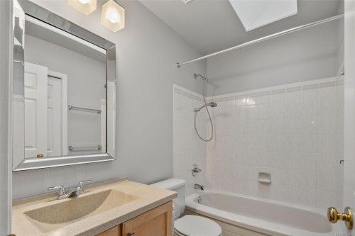 22-901 Kentwood Lane, Saanich, BC 