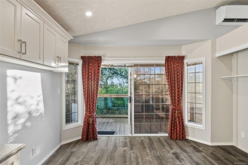 22-901 Kentwood Lane, Saanich, BC 