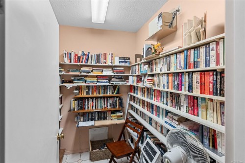 22-901 Kentwood Lane, Saanich, BC 