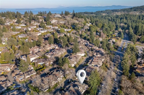 22-901 Kentwood Lane, Saanich, BC 