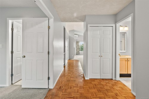 22-901 Kentwood Lane, Saanich, BC 