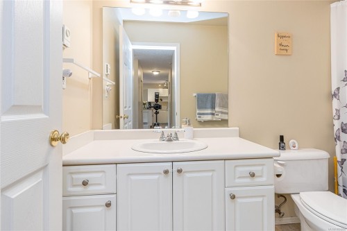 303-321 Mckinstry Rd, Duncan, BC - Indoor Photo Showing Bathroom