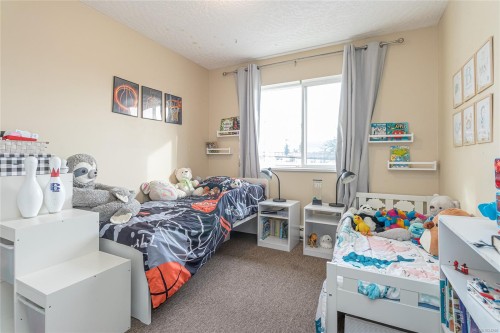 303-321 Mckinstry Rd, Duncan, BC - Indoor Photo Showing Bedroom