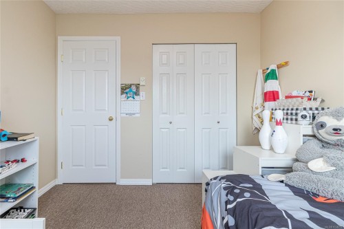 303-321 Mckinstry Rd, Duncan, BC - Indoor Photo Showing Bedroom