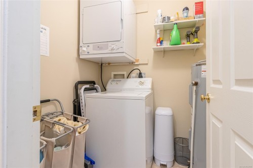 303-321 Mckinstry Rd, Duncan, BC - Indoor Photo Showing Laundry Room