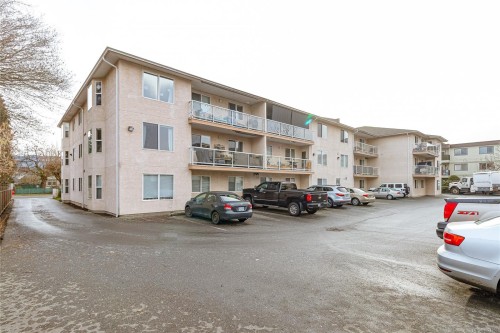 303-321 Mckinstry Rd, Duncan, BC - Outdoor