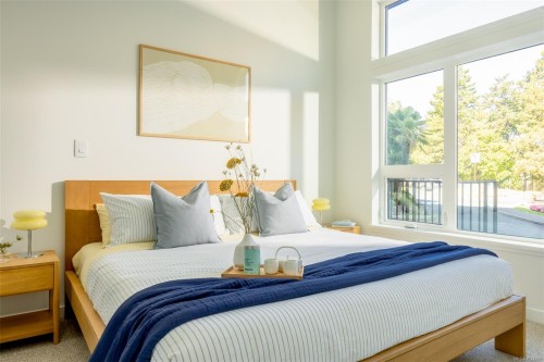 304-1075 Tillicum Rd, Esquimalt, BC - Indoor Photo Showing Bedroom