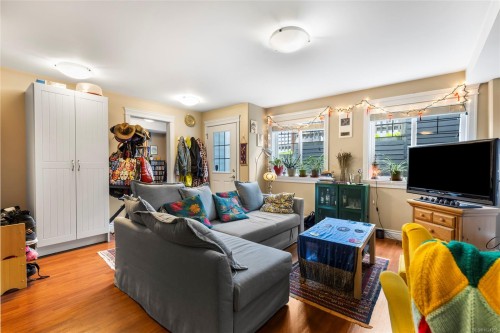 3927 Druce Lane, Saanich, BC 